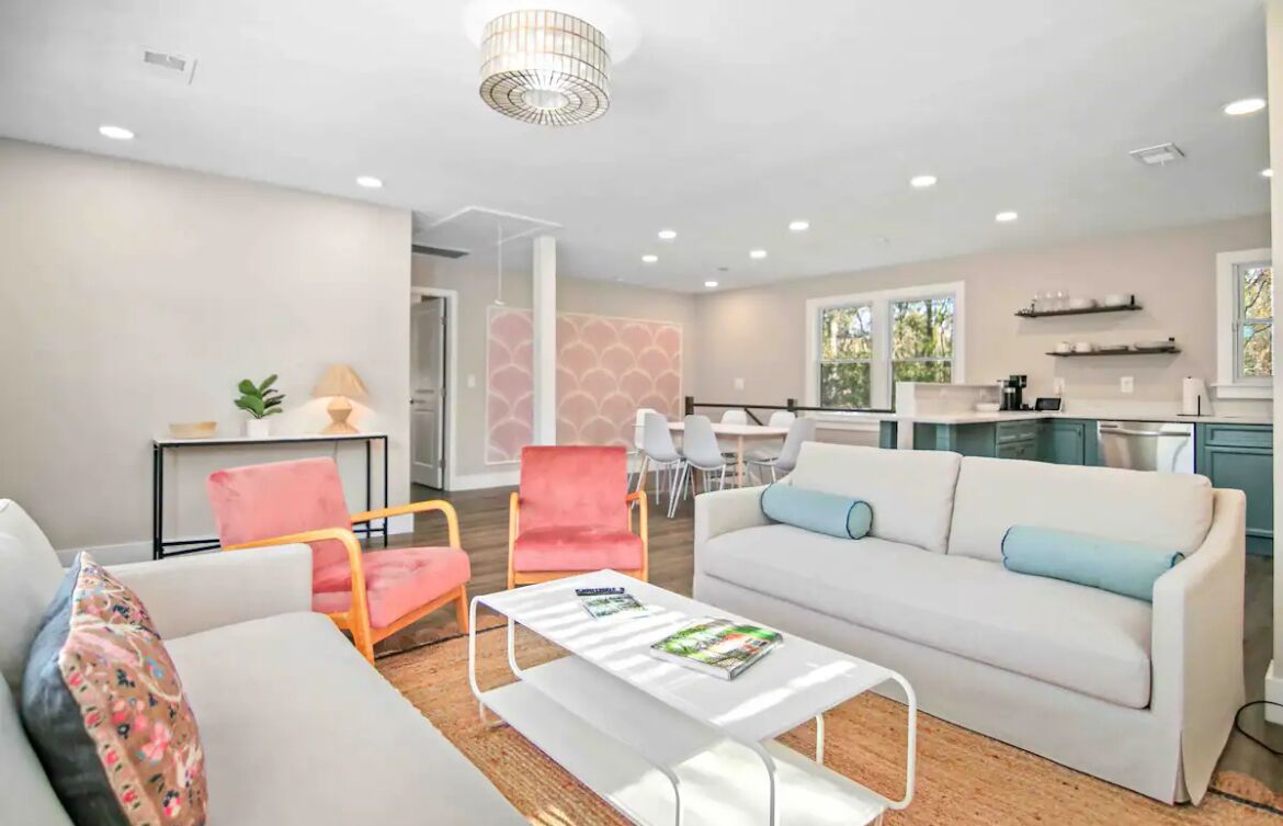 Charming Charleston Retreat: Your Perfect Home Away From Home. No cleaning fees!