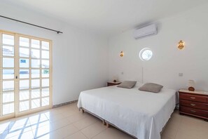 4 soverom, strykejern/-brett og sengetøy