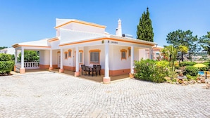 A two-story building with a covered patio area, a chimney, and a flagpole. - Villa Bonita Gale (Albufeira)