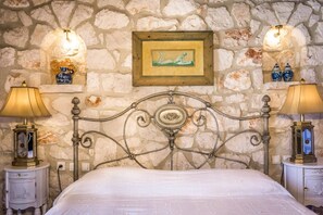 3 bedrooms, bed sheets