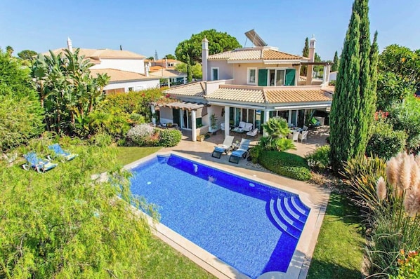 Villa (4 Bedrooms) | Interior