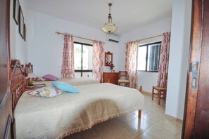 4 bedrooms, iron/ironing board, bed sheets - Villa Viegas (Loulé)