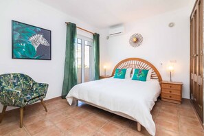 5 bedrooms, iron/ironing board, bed sheets - Villa Al-garbe (Albufeira)