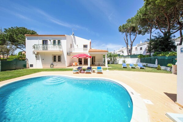 Front of property - Villa Mendes (Loulé)