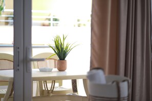 Perhestudio, terassi, merinäköala | Ilmainen Wi-Fi, vuodevaatteet