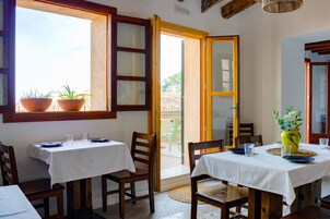 Desayuno buffet incluido todos los días 