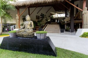 Front of property - Beautiful Aldea Thai l Resort-style Pool (Playa del Carmen)