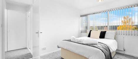 House | 3 bedrooms, free WiFi, bed sheets