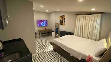 Classic Double Room | Soundproofing, iron/ironing board, free WiFi