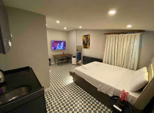 Classic Double Room | Soundproofing, iron/ironing board, free WiFi - Linfer Otel (Istanbul)