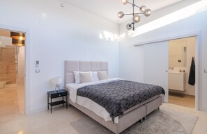 4 bedrooms, free WiFi, bed sheets - Luxury modern townhouse with sea views in exclusive location in Marbella (Marbella)