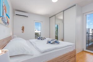 3 slaapkamers, een strijkplank/strijkijzer, gratis wifi, beddengoed