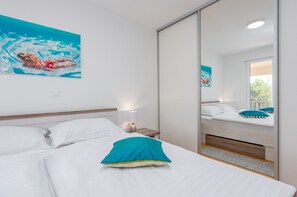 3 bedrooms, iron/ironing board, free WiFi, bed sheets