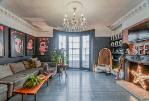 Smart TV - Eclectic modern victorian large city central flat (Brighton and Hove)