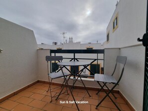 Outdoor dining - Casa da Praia, Cabanas de Tavira, Cute T2 around the corner to the water front (Tavira)