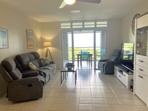 Living area - Orchidée, Spacieux et Confortable T3 Avec vue Panoramique sur la Baie (Les Trois-Îlets)