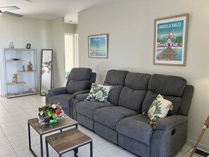 Living area - Orchidée, Spacieux et Confortable T3 Avec vue Panoramique sur la Baie (Les Trois-Îlets)
