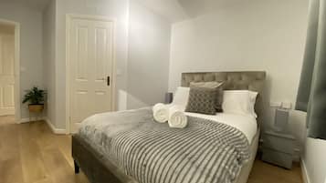 Apartment | 2 bedrooms, iron/ironing board, free WiFi, bed sheets