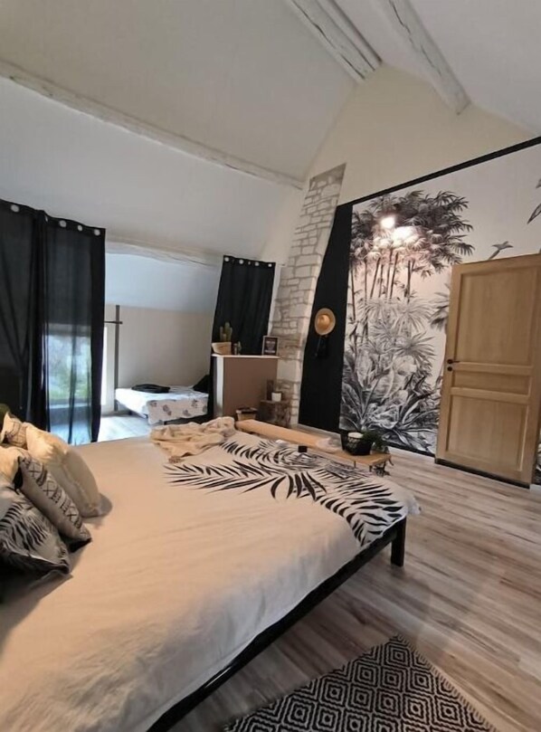 4 bedrooms, iron/ironing board, travel cot, WiFi