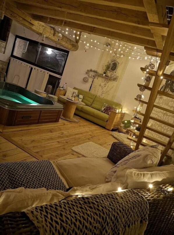 Smart-TV, Kamin, Videospiele, DVD-Player