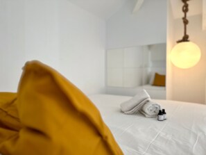 1 soverom, strykejern/-brett, internettilgang og sengetøy