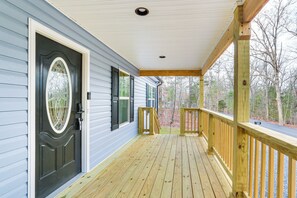 House (3 Bedrooms) | Interior - Mt Jackson Home w/ Hot Tub ~ 2 Mi to Bryce Resort! (Mount Jackson)