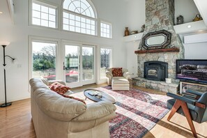 Interior - Mount Desert Escape: 4 Mi to Acadia National Park (Mount Desert)