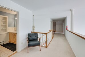 Interior - Mount Desert Escape: 4 Mi to Acadia National Park (Mount Desert)