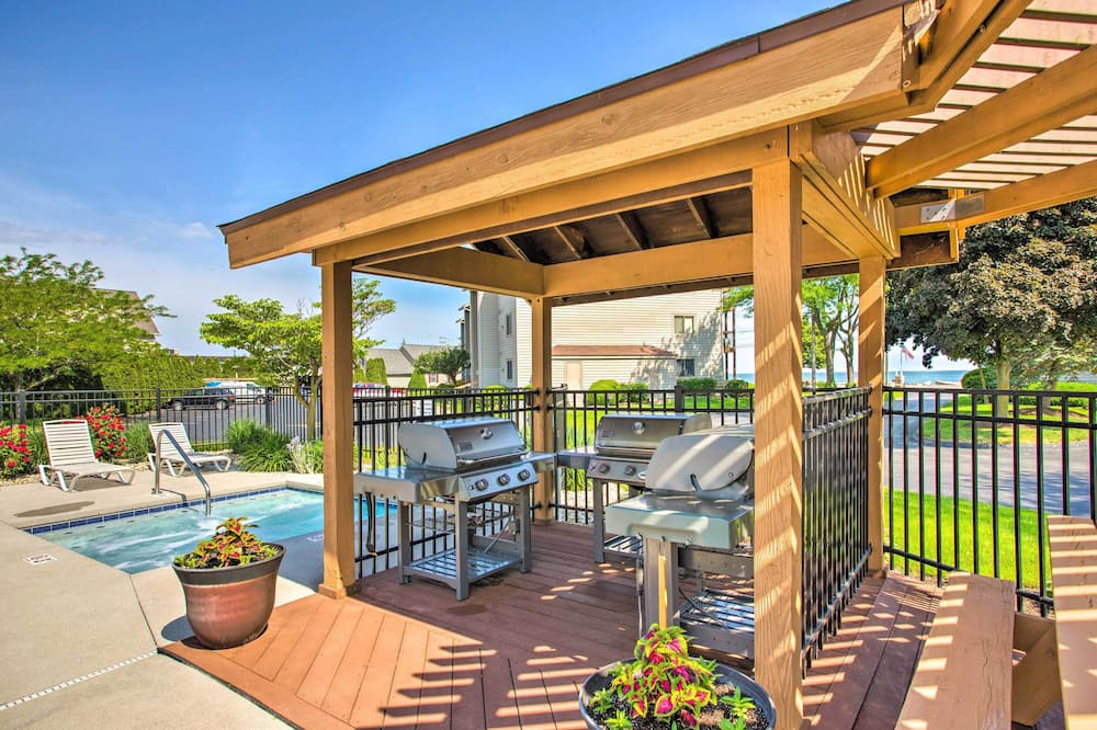 Lakefront Port Clinton Condo w/ Boat Dock & Slip! - Whites Landing, OH
