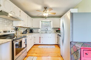 House (3 Bedrooms) | Interior