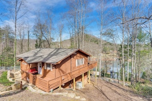 Interior - Pet-friendly Hiawassee Cabin w/ Lake Views & Sauna (Hiawassee)