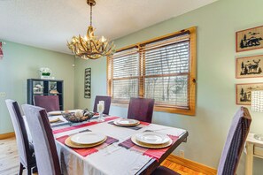 House (3 Bedrooms) | Interior
