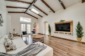 House (5 Bedrooms) | Interior - Renovated Kissimmee Home - 10 Mi to Disney Springs (Kissimmee)