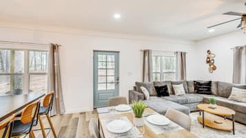 House (2 Bedrooms) | Interior