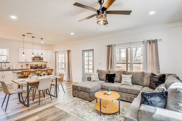 House (2 Bedrooms) | Interior - Winnsboro Barndominium w/ Fire Pit & Large Deck! (Winnsboro)