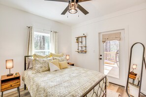 House (2 Bedrooms) | Interior - Winnsboro Barndominium w/ Fire Pit & Large Deck! (Winnsboro)