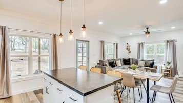 House (2 Bedrooms) | Interior