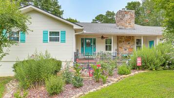 Rumah (3 Bedrooms) | Bagian depan properti