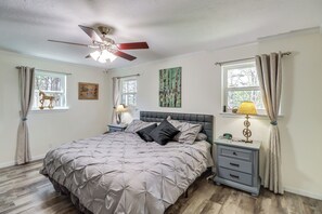 House (3 Bedrooms) | Interior - Fairfield Bay Home On Golf Course w/ Fenced Yard! (Fairfield Bay)