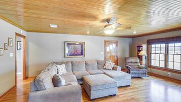 House (3 Bedrooms) | Interior