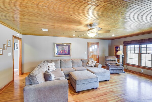 House (3 Bedrooms) | Interior - Riverside Texas Retreat w/ Wraparound Porch! (Thorndale)