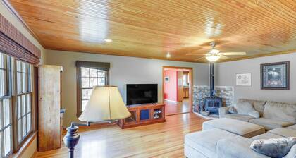 Riverside Texas Retreat w/ Wraparound Porch!