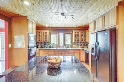 Riverside Texas Retreat w/ Wraparound Porch!