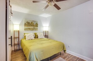 Apartment (0 Bedroom) | Interior - < 1 Mi to Downtown Conroe: Charming Apartment (Conroe)