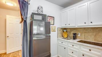 Apartment (0 Bedroom) | Interior