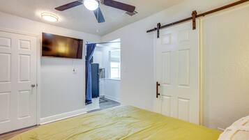 Apartment (0 Bedroom) | Interior