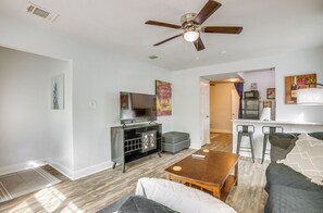 Apartment (0 Bedroom) | Interior - < 1 Mi to Downtown Conroe: Charming Apartment (Conroe)