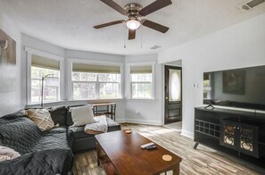 Apartment (0 Bedroom) | Interior - < 1 Mi to Downtown Conroe: Charming Apartment (Conroe)