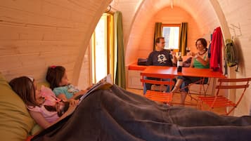 Standard Cabin | Living area