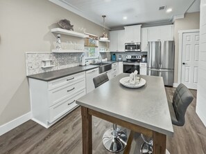 House, 2 Bedrooms | Private kitchen | Fridge, oven, coffee/tea maker, toaster